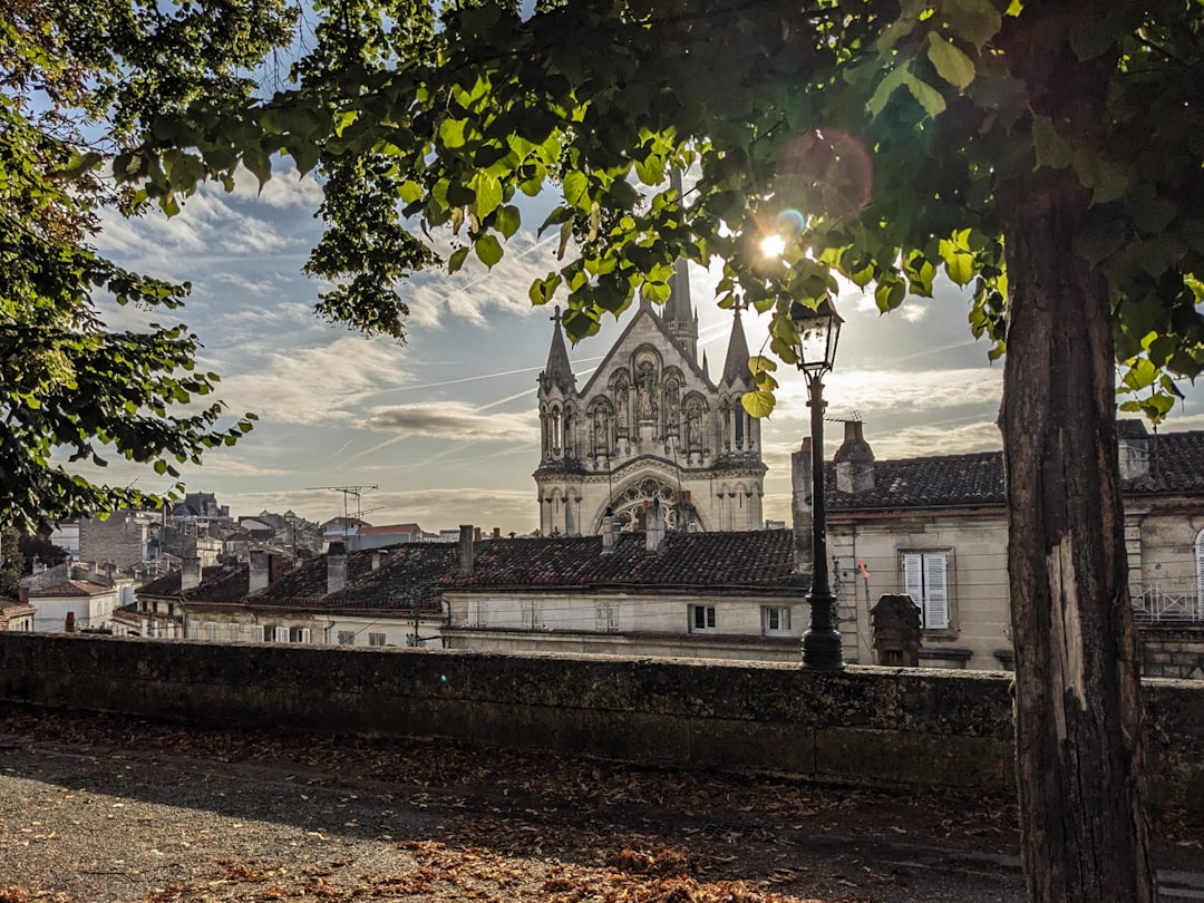 Découvrez la Cathédrale Saint-Pierre d'Angoulême : un bijou culturel - Angoulême | Secret World Trip Planner