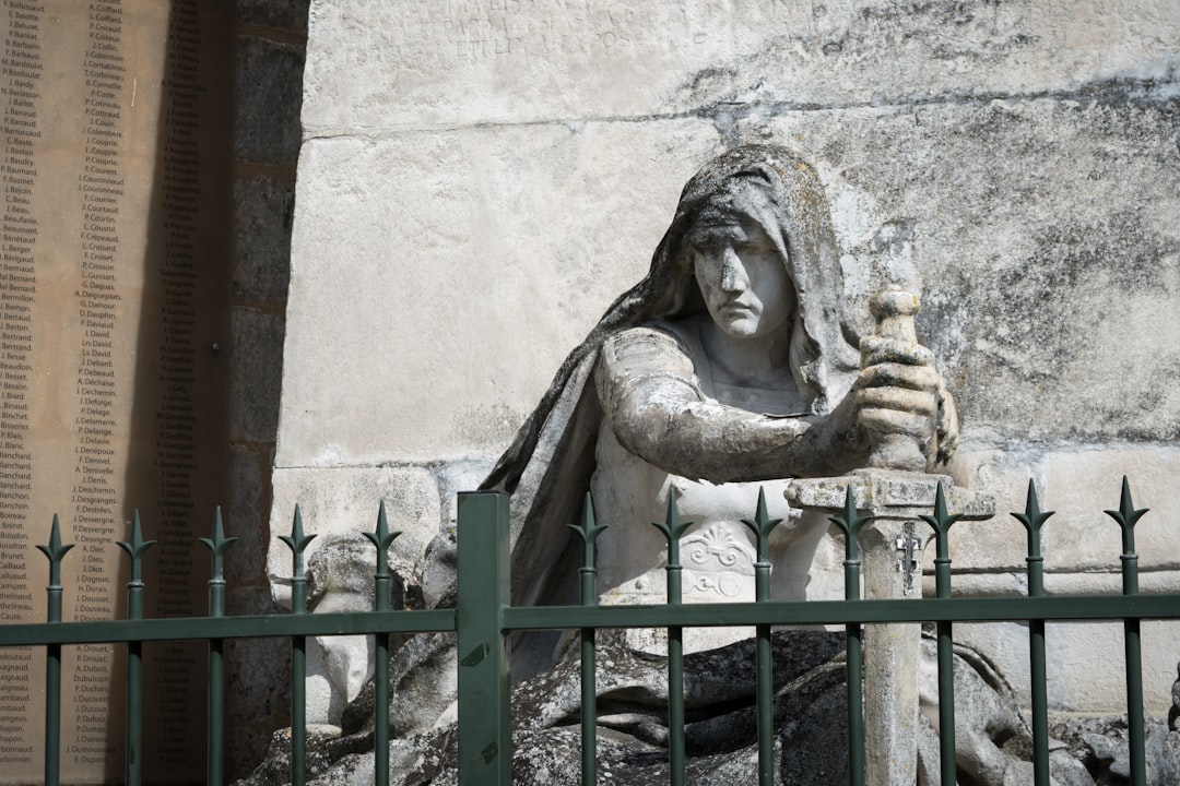 Découvrez la Cathédrale Saint-Pierre d'Angoulême : un bijou culturel - Angoulême | Secret World Trip Planner