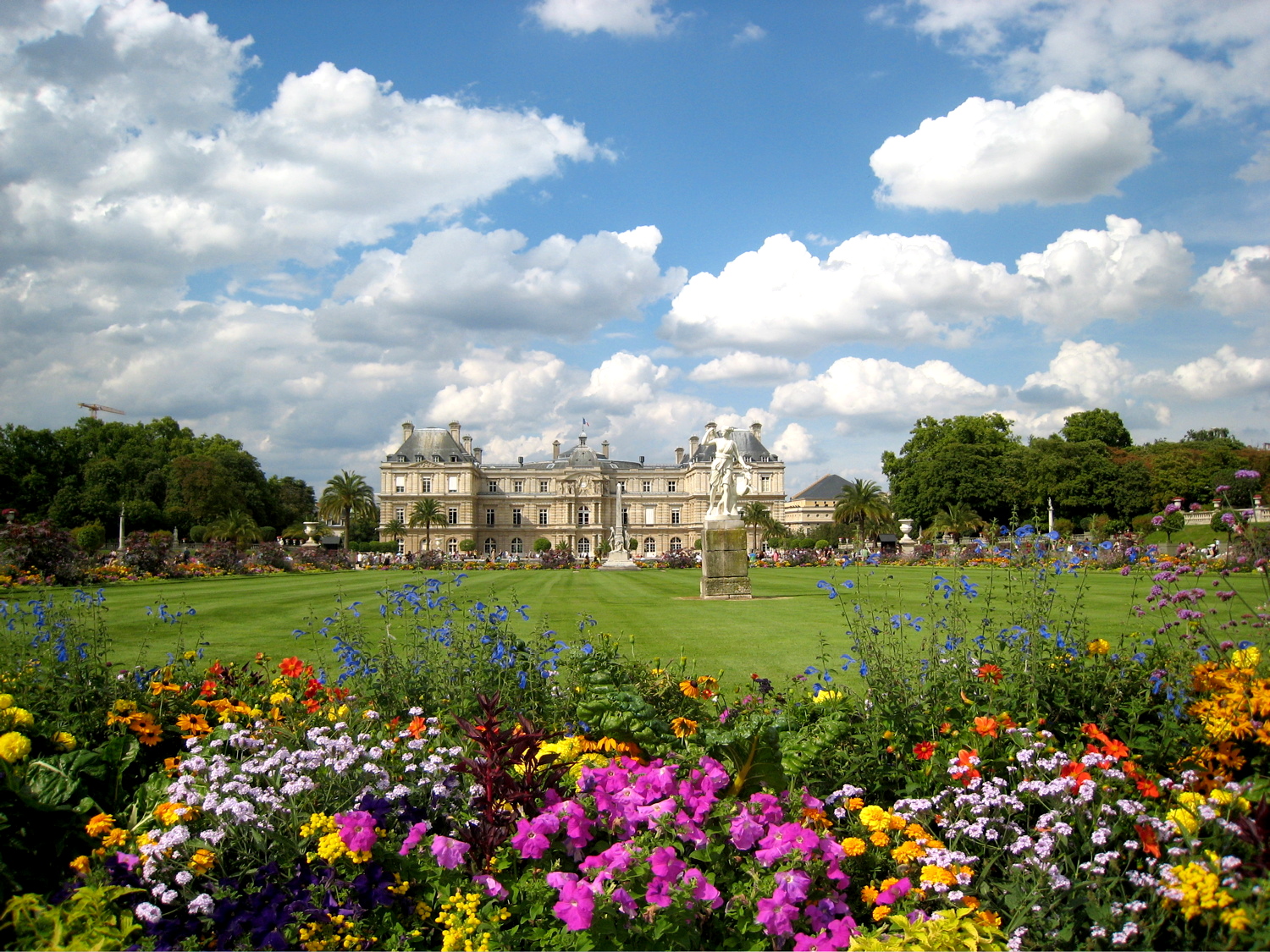 パリの楽園、リュクサンブール公園を発見しよう - Paris | Secret World Trip Planner