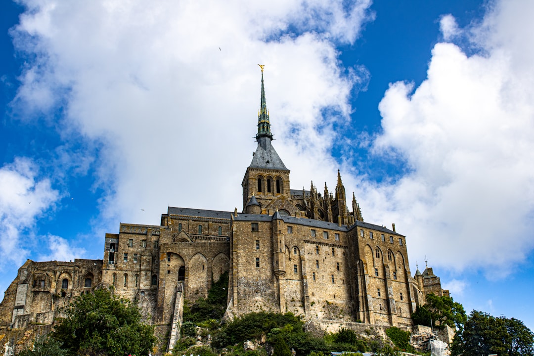Entdecken Sie Mont Saint-Michel: ein Juwel der Normandie - Nogent-le-Roi | Secret World Trip Planner