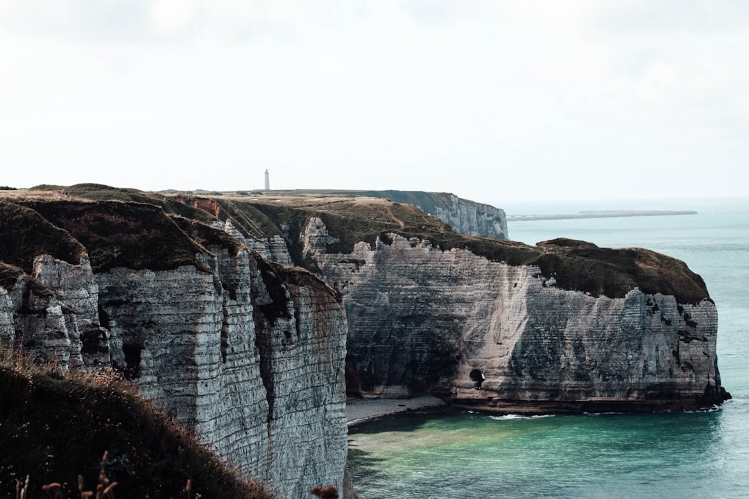 Entdecken Sie Étretat: die atemberaubenden Klippen der Normandie - Étretat | Secret World Trip Planner
