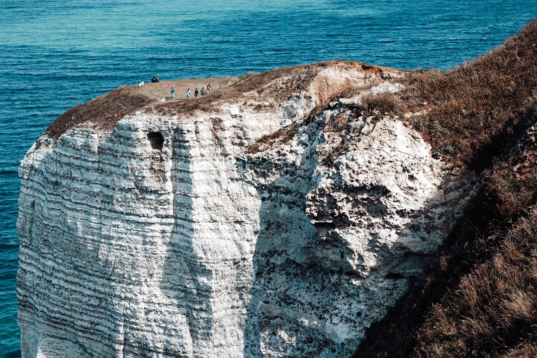 Entdecken Sie Étretat: die atemberaubenden Klippen der Normandie - Étretat | Secret World Trip Planner