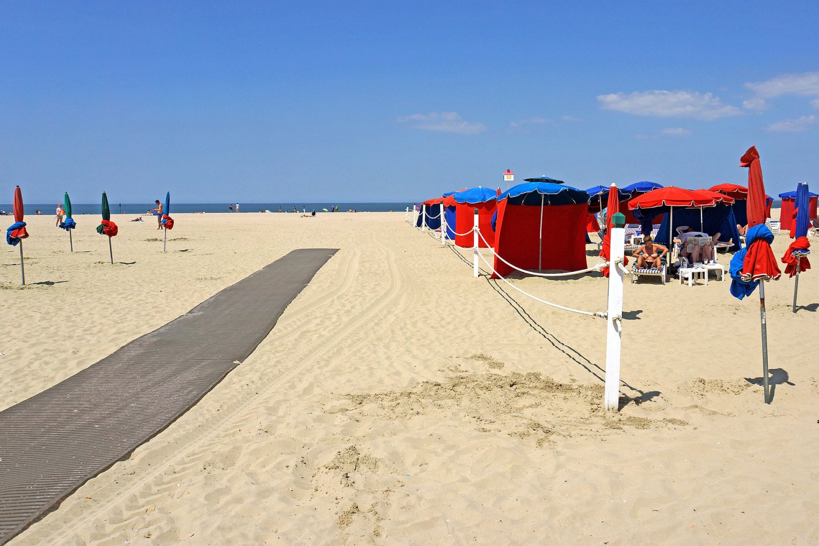 Deauville Beach: Un angolo di paradiso in Normandia - Deauville | Secret World Trip Planner