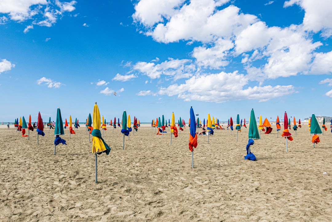 Deauville Beach: Ein Paradies in der Normandie - Deauville | Secret World Trip Planner