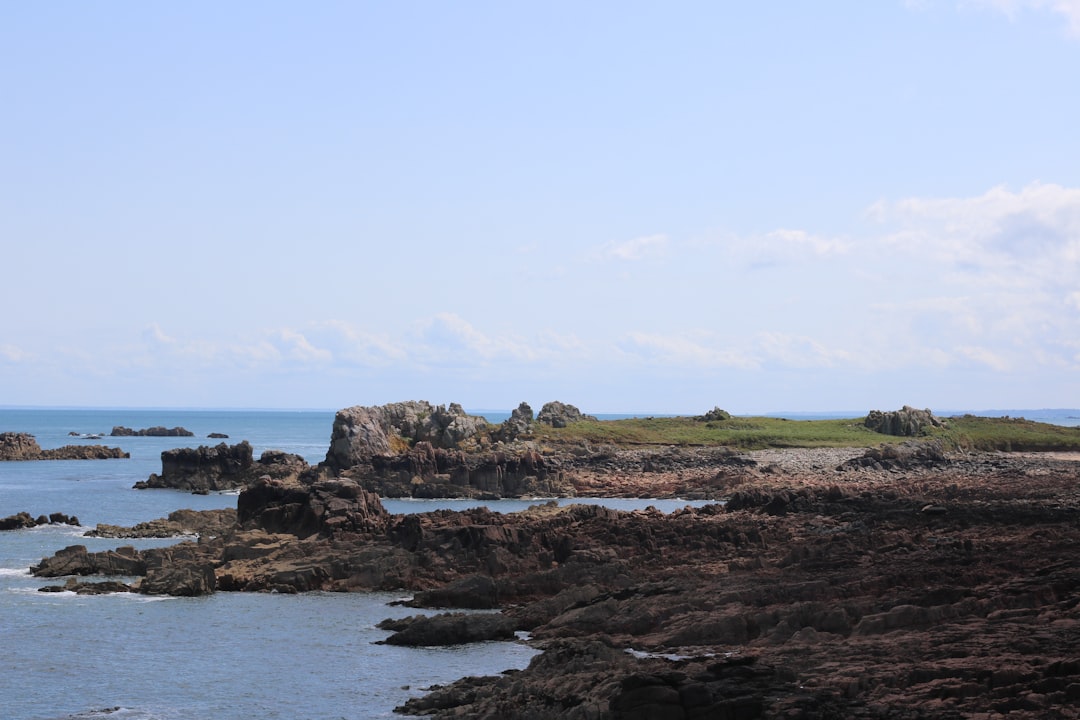 Découvrez le charme de l'Île de Bréhat en Bretagne - Pommeuse | Secret World Trip Planner