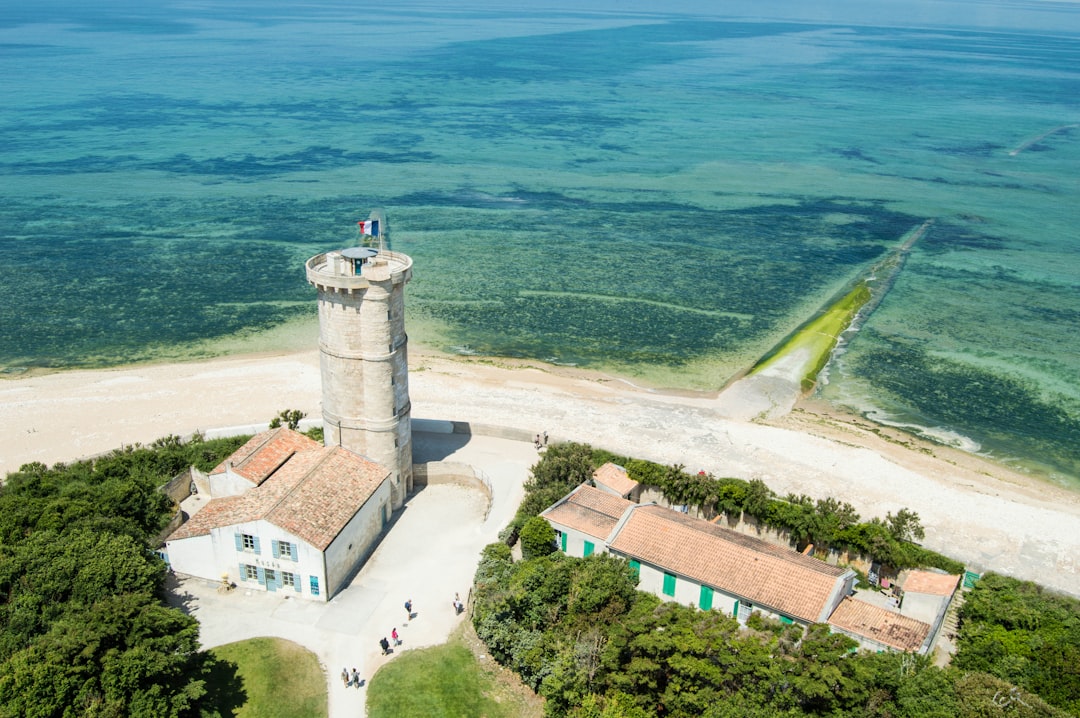 Scopri il Faro di Goulphar a Belle-Île: un'esperienza unica - Châteauneuf-Val-de-Bargis | Secret World Trip Planner