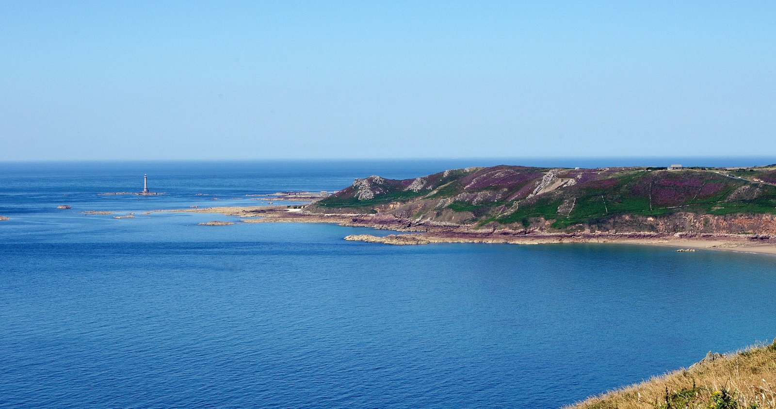 Découvrez le Phare du Cap de la Hague à Auderville - Méréaucourt | Secret World Trip Planner