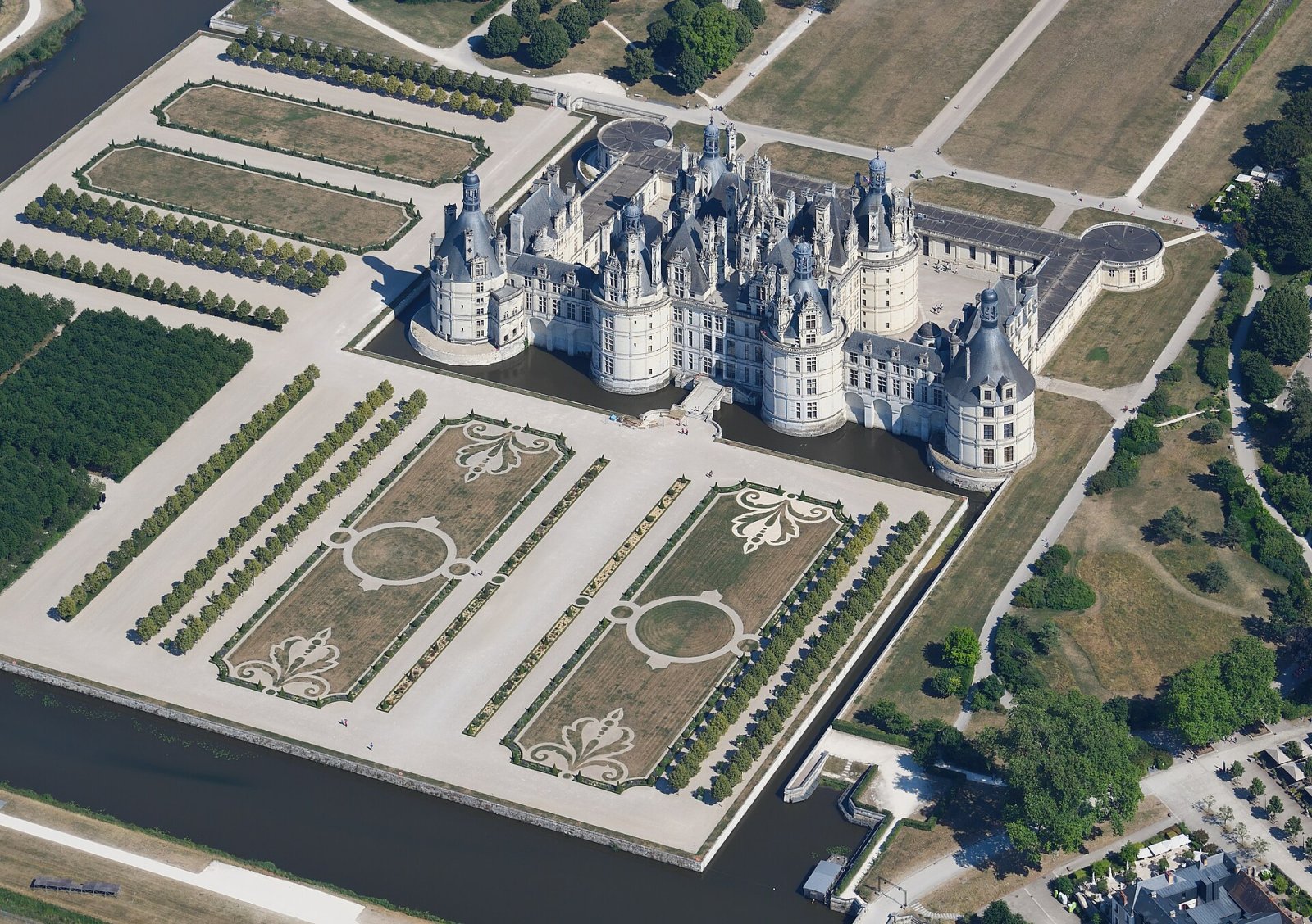 Discover the Majestic Château de Chambord: History and Beauty - Chambord | Secret World Trip Planner