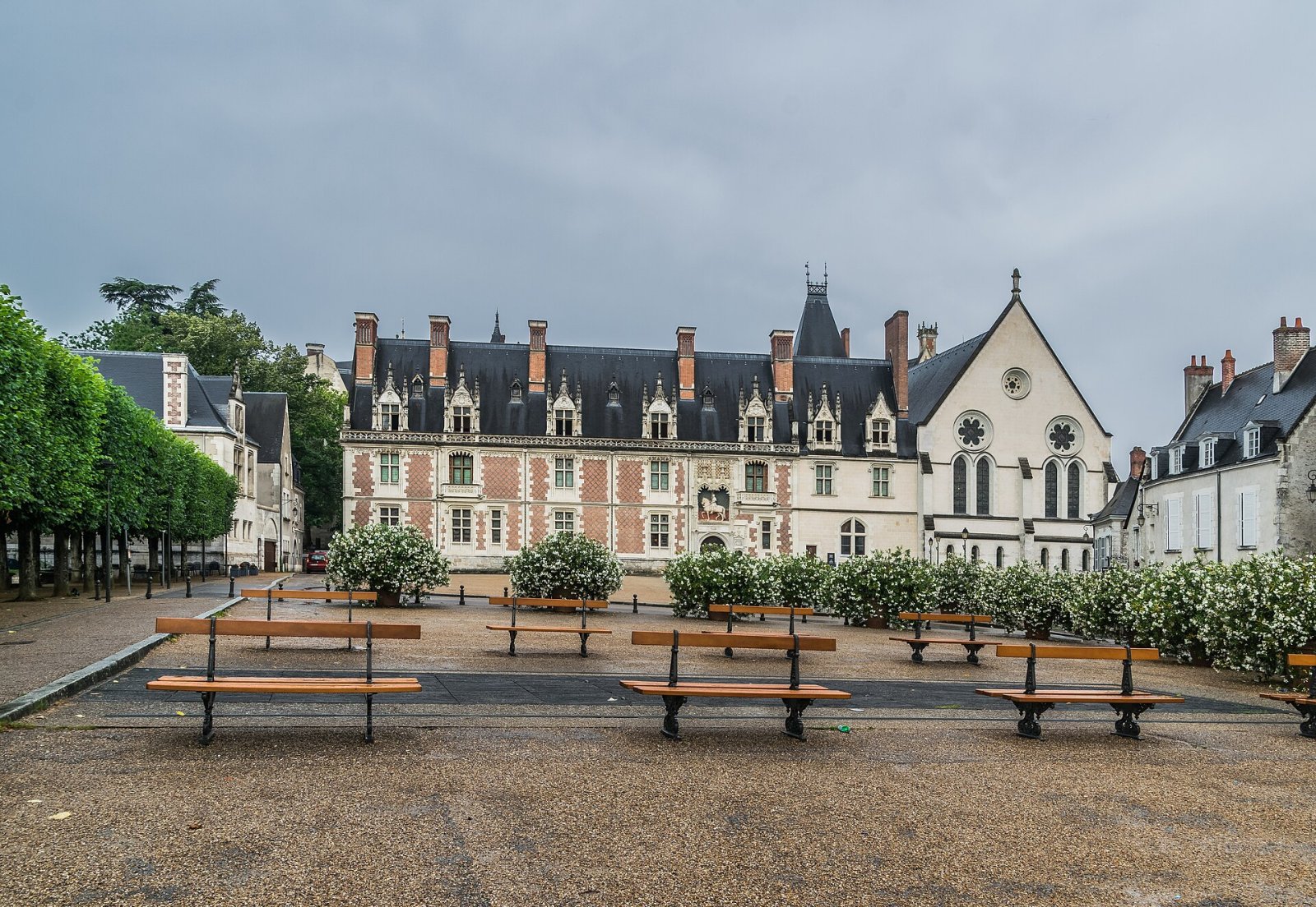 Scopri il Fascino Storico del Château de Blois - Blois | Secret World Trip Planner
