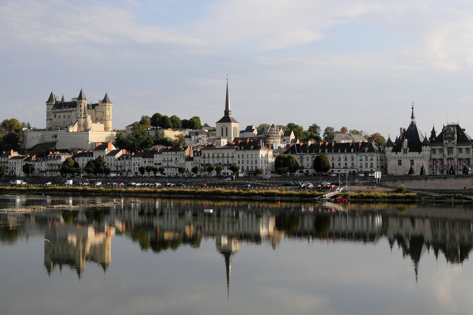 Entdecken Sie den Charme des Château de Saumur in Frankreich - Chouzé-sur-Loire | Secret World Trip Planner