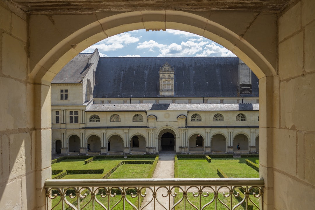 Visitez l'Abbaye de Fontevraud : un joyau culturel en France - Fontevraud-l'Abbaye | Secret World Trip Planner