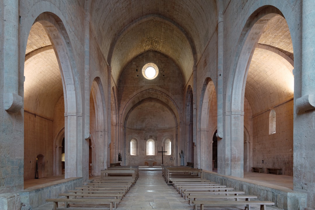 Visitez l'Abbaye de Fontevraud : un joyau culturel en France - Fontevraud-l'Abbaye | Secret World Trip Planner