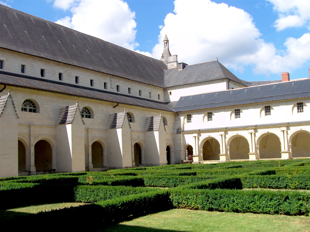 Visitez l'Abbaye de Fontevraud : un joyau culturel en France - Fontevraud-l'Abbaye | Secret World Trip Planner