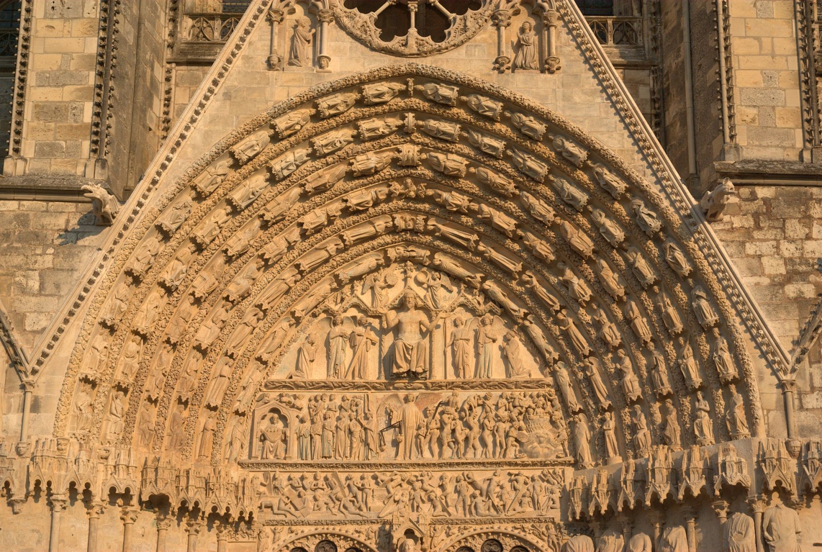 Découvrez la majestueuse Cathédrale Saint-Étienne de Bourges - Bourges | Secret World Trip Planner
