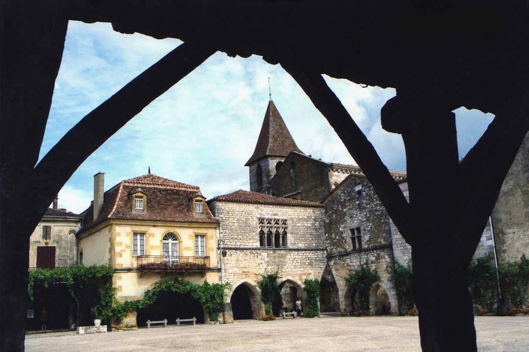 Scopri la Bastide de Monpazier: un gioiello della Nouvelle-Aquitaine - Marsalès | Secret World Trip Planner