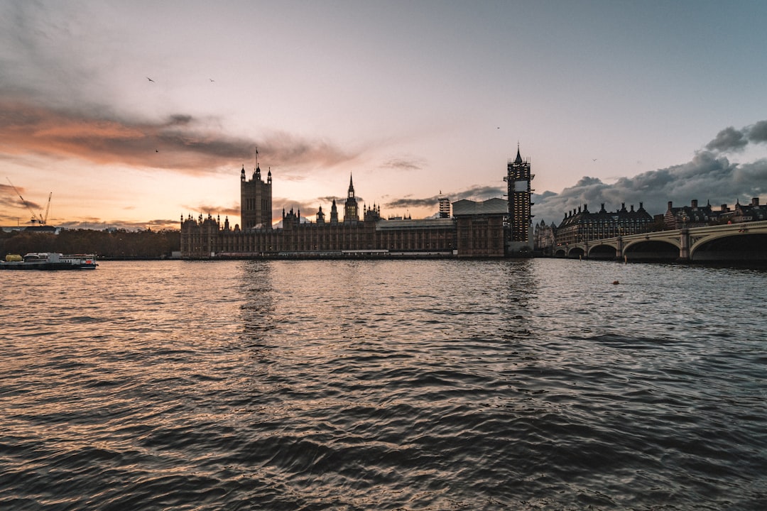 Secret World vs Google Trips: Best London Trip Planner - Londra | Secret World Trip Planner