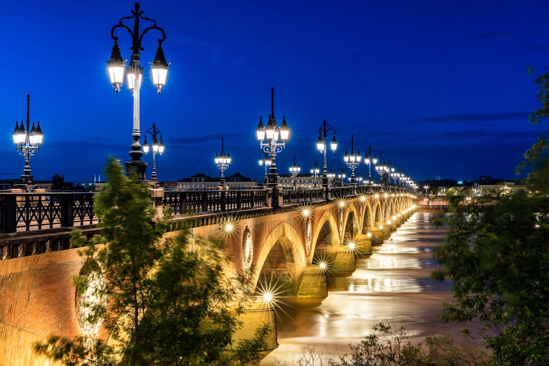 Scopri il Pont de Pierre di Bordeaux: Storia e Bellezza - Saint-Germain-et-Mons | Secret World Trip Planner
