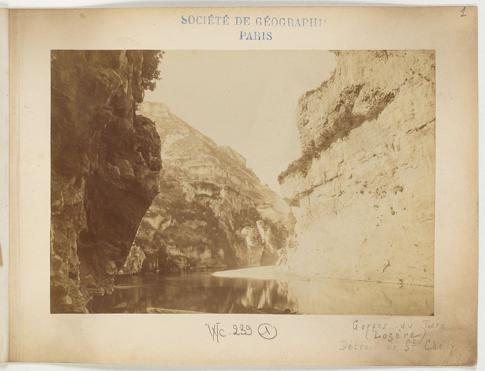 Entdecken Sie die Gorges de l'Aveyron in Saint-Antonin-Noble-Val - Saint-Antonin-Noble-Val | Secret World Trip Planner