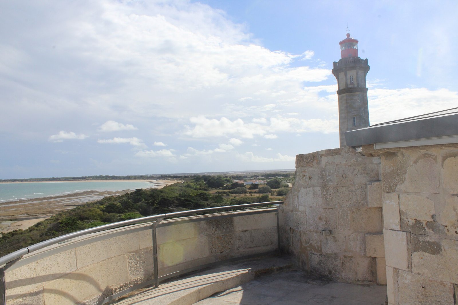 Découvrez le Phare des Baleines à Saint-Clément-des-Baleines - Noth | Secret World Trip Planner