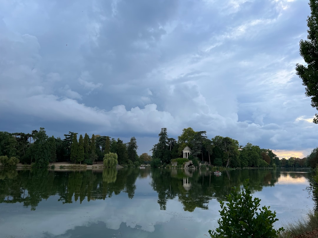 Scopri la Magia del Lac de Grand-Lieu in Pays de la Loire - Rouvres-les-Bois | Secret World Trip Planner