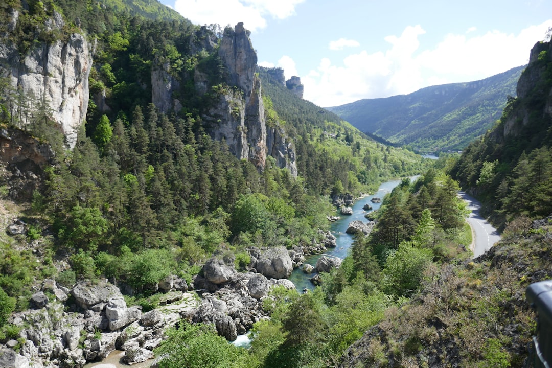 Entdecken Sie die Rivière Mayenne in Laval: Ein Naturparadies in Frankreich - Vibraye | Secret World Trip Planner