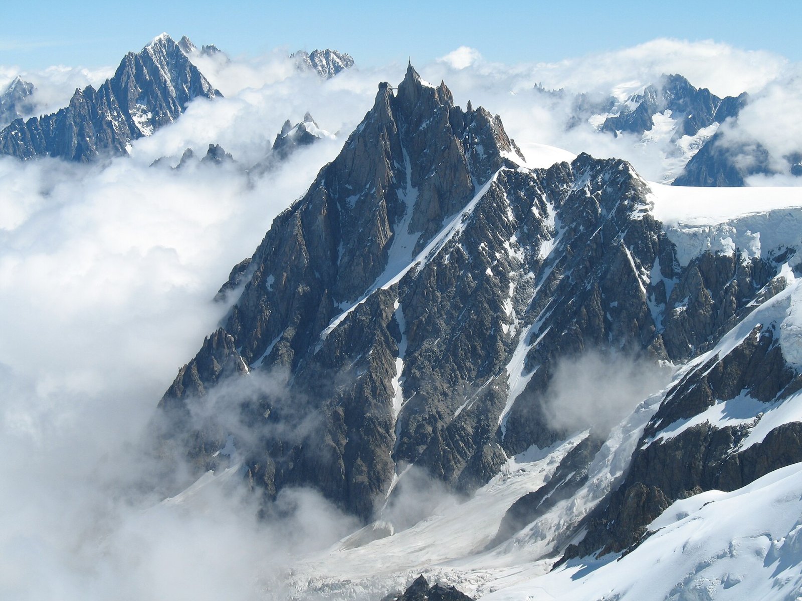 ミディ・デュ・アギュイユ：シャモニーの自然の楽園 - Chamonix-Mont-Blanc | Secret World Trip Planner