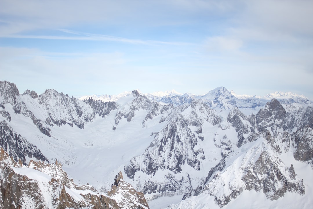 ミディ・デュ・アギュイユ：シャモニーの自然の楽園 - Chamonix-Mont-Blanc | Secret World Trip Planner