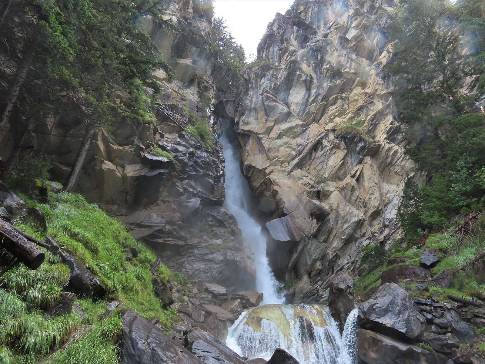 Découvrez la Cascade de la Fraîche à Samoëns : un coin de paradis - Samoëns | Secret World Trip Planner