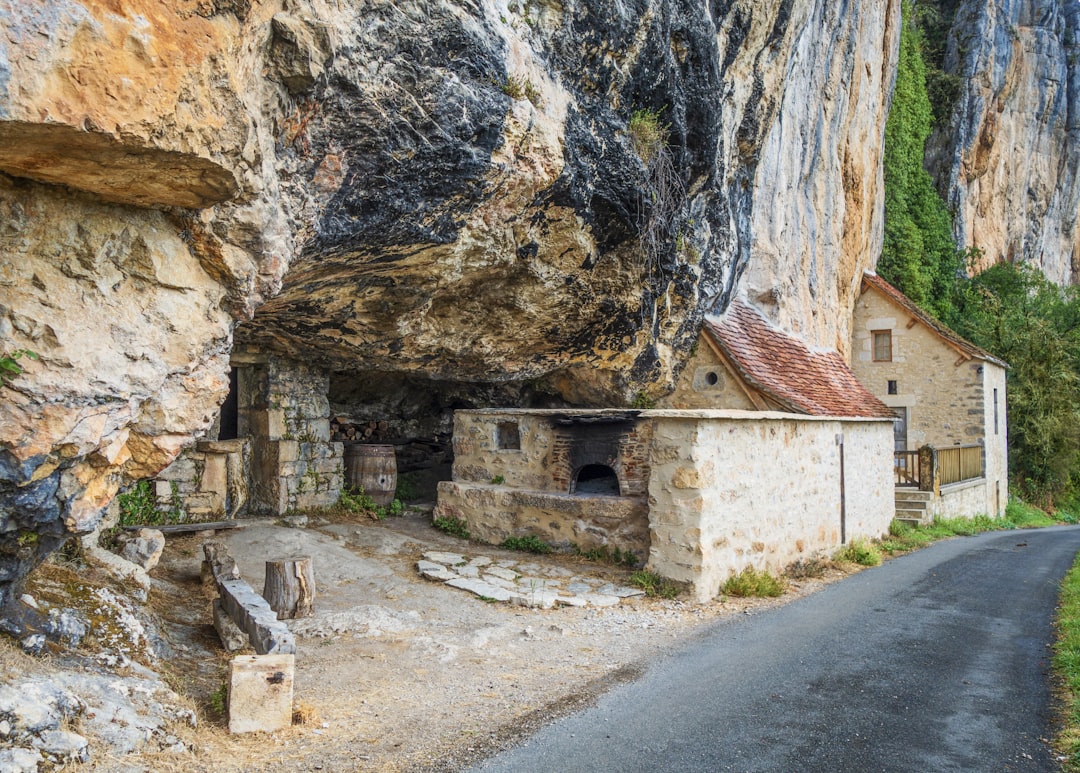Découvrez les Grotte des Combarelles : un voyage dans la préhistoire - Les Eyzies | Secret World Trip Planner