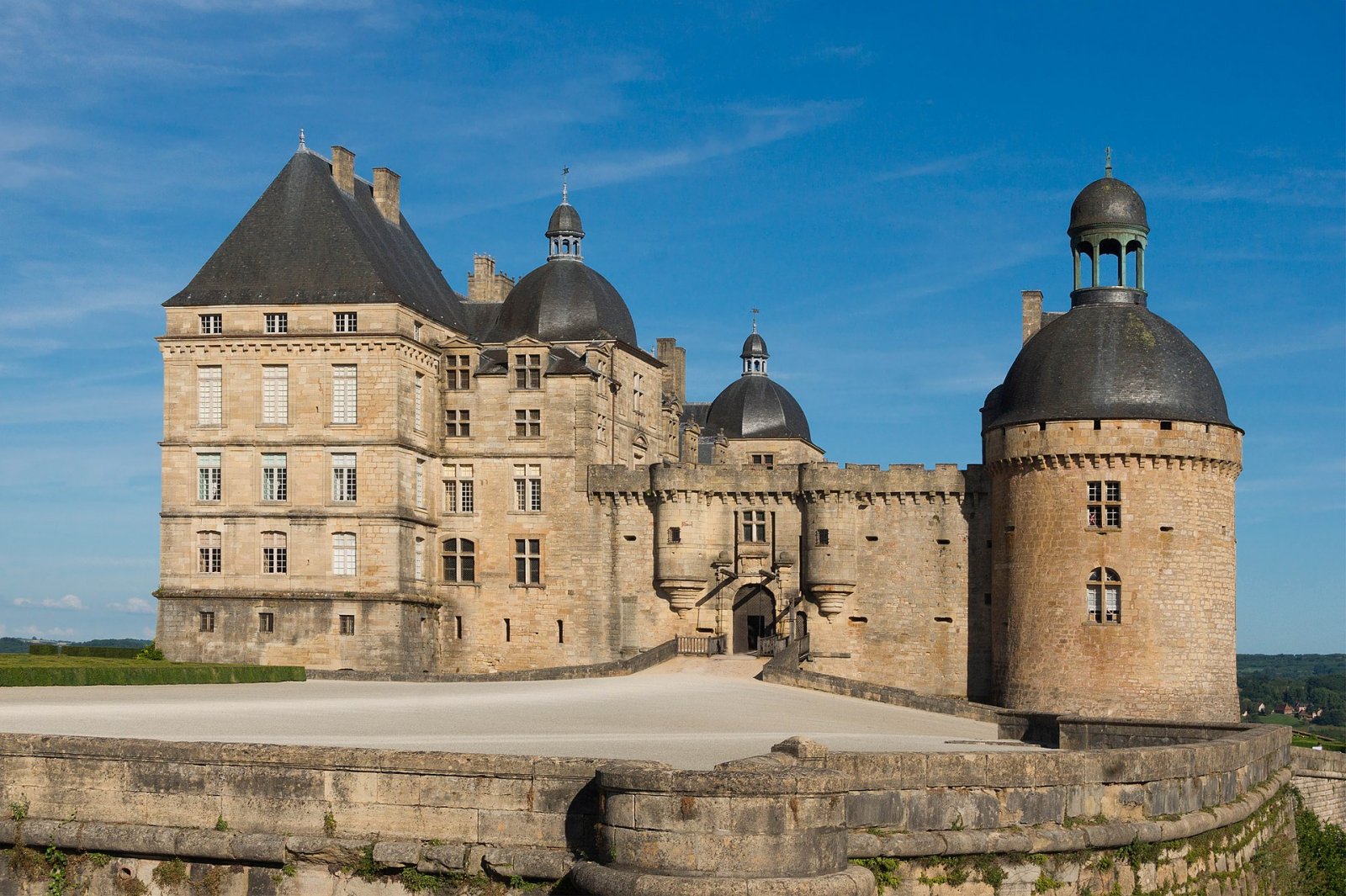Discover Château de Hautefort: A Treasure of Nouvelle-Aquitaine - Hautefort | Secret World Trip Planner