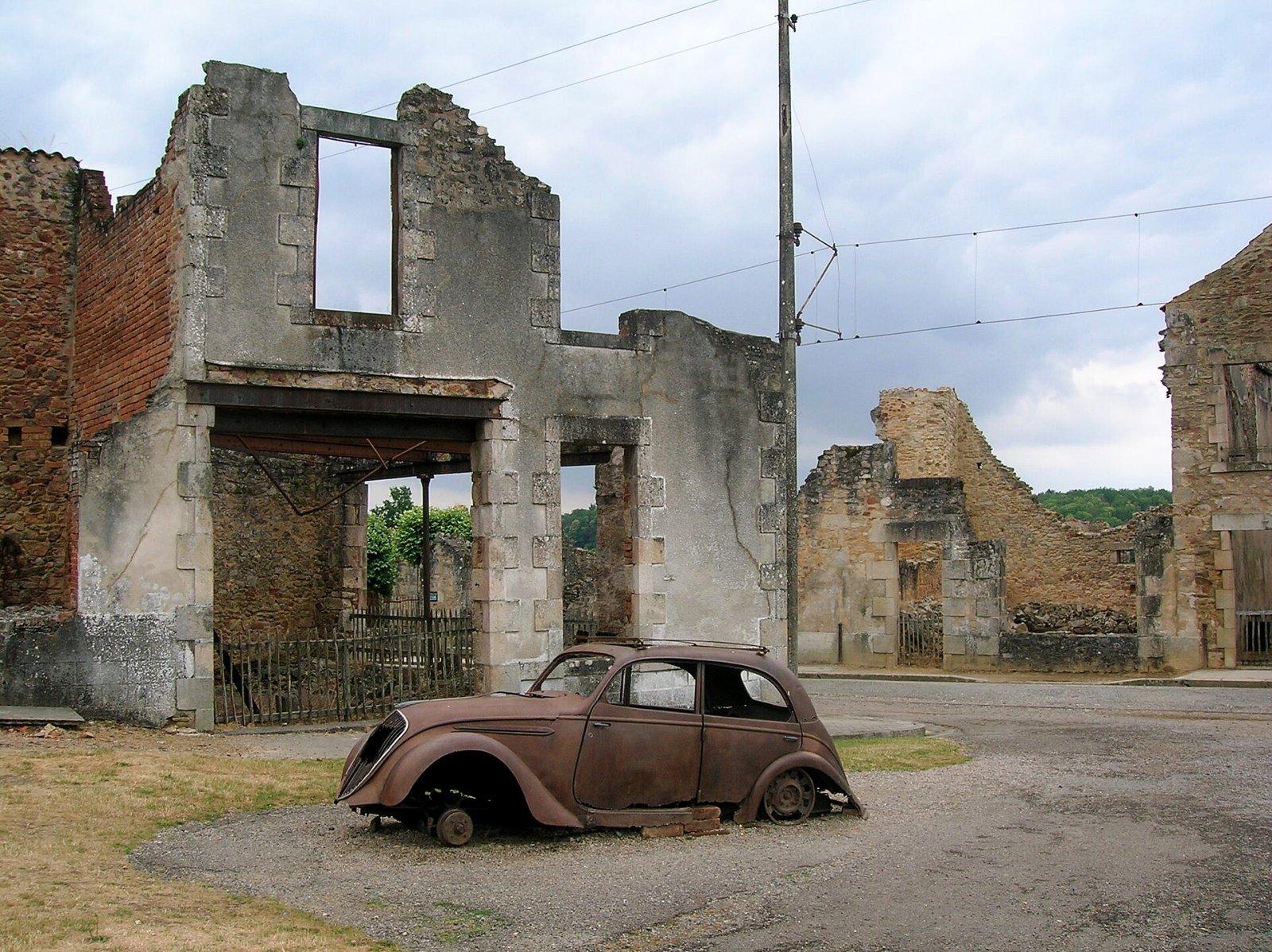 Découvrir Oradour-sur-Glane : la ville fantôme de Nouvelle-Aquitaine - Oradour-sur-Glane | Secret World Trip Planner