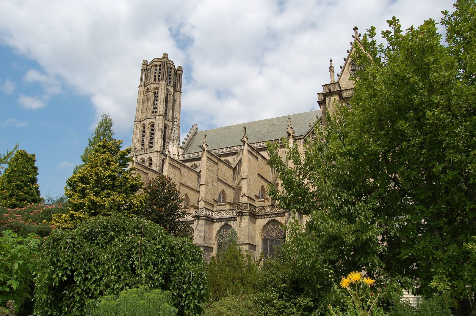 Découvrez la Cathédrale Saint-Étienne de Limoges : un bijou culturel - Limoges | Secret World Trip Planner