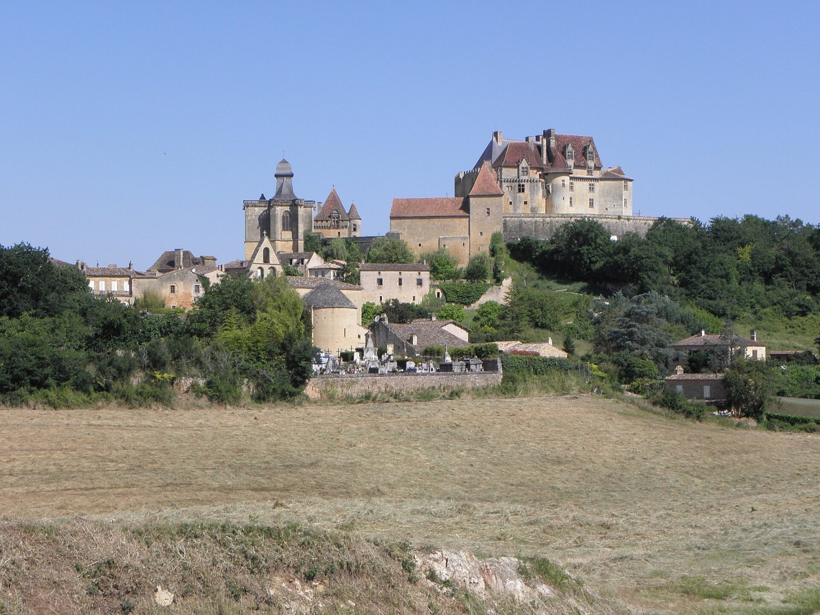 Château de Biron: Geschichte und Schönheiten von Nouvelle-Aquitaine - Biron | Secret World Trip Planner
