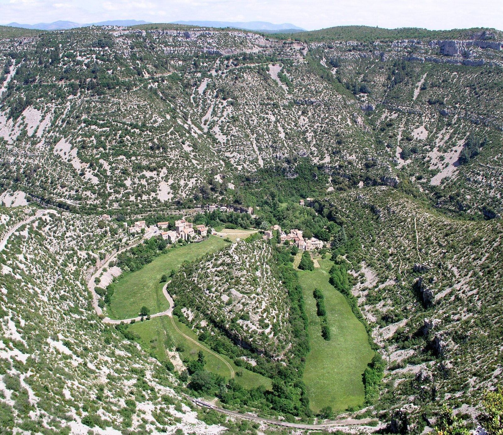 Découvrir le Cirque de Navacelles : un joyau naturel en France - Saint-Maurice-Navacelles | Secret World Trip Planner