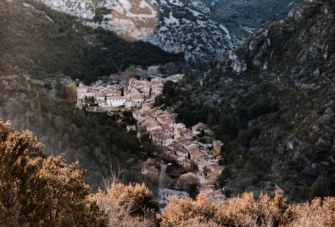 Entdecken Sie Saint-Guilhem-le-Désert: Ein mittelalterliches Juwel in Okzitanien - Puéchabon | Secret World Trip Planner