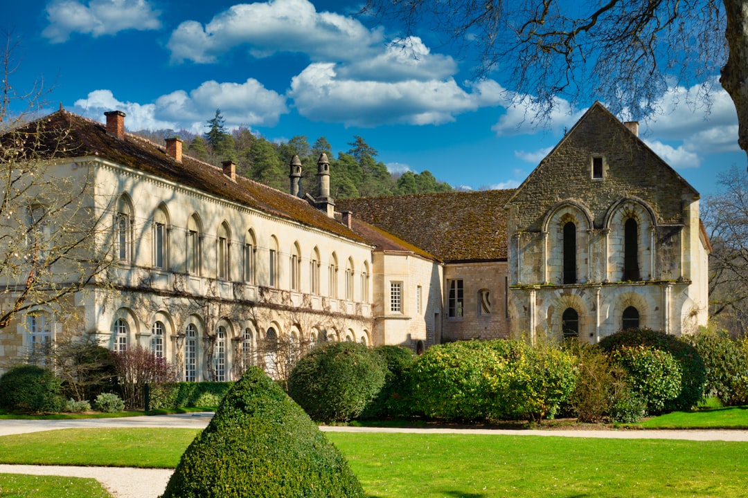 Scopri l'Abbaye de Lagrasse: un gioiello culturale in Occitanie - Lagrasse | Secret World Trip Planner