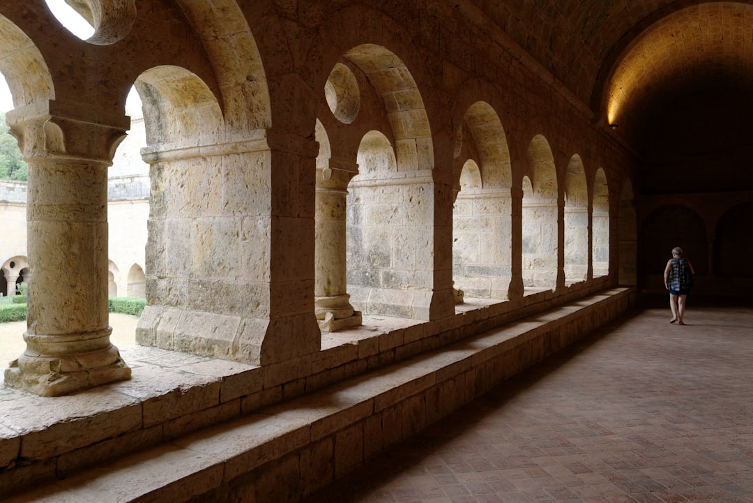 Scopri l'Abbaye de Lagrasse: un gioiello culturale in Occitanie - Lagrasse | Secret World Trip Planner