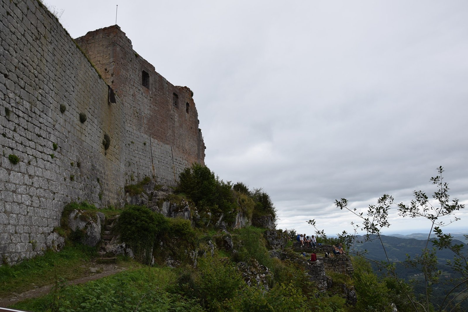 Château de Montségur: Eine Reise in die Geschichte von Okzitanien - Montségur | Secret World Trip Planner