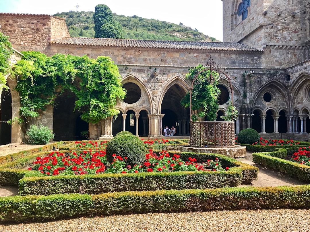 Entdecken Sie die Abbaye de Fontfroide: ein kulturelles Juwel in Narbonne - Narbonne | Secret World Trip Planner