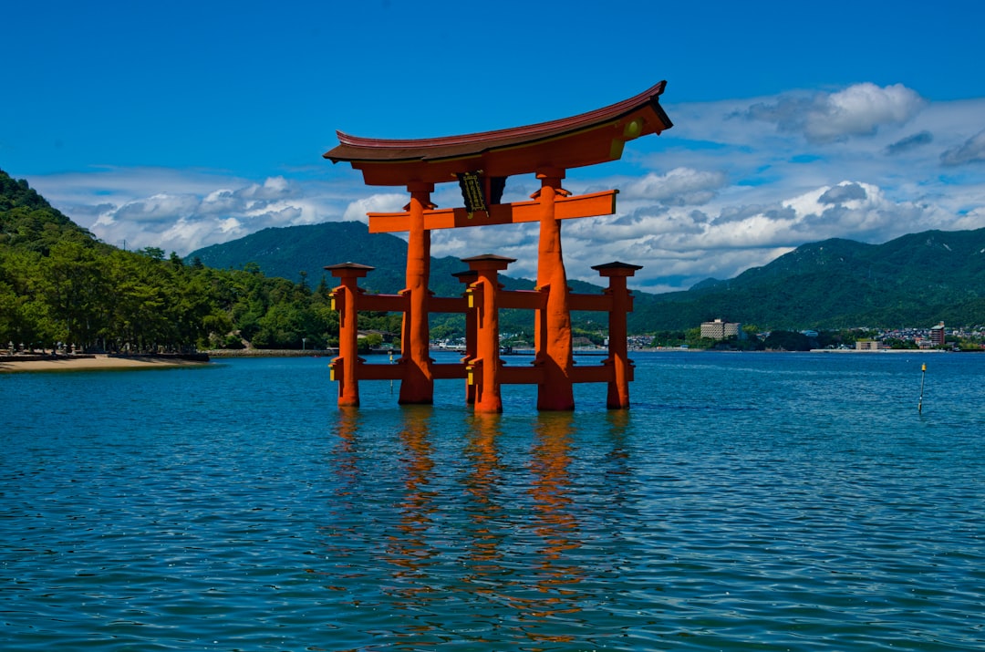 Entdecken Sie die Miyajima-Insel: Ein Naturjuwel Japans - Hatsukaichi | Secret World Trip Planner