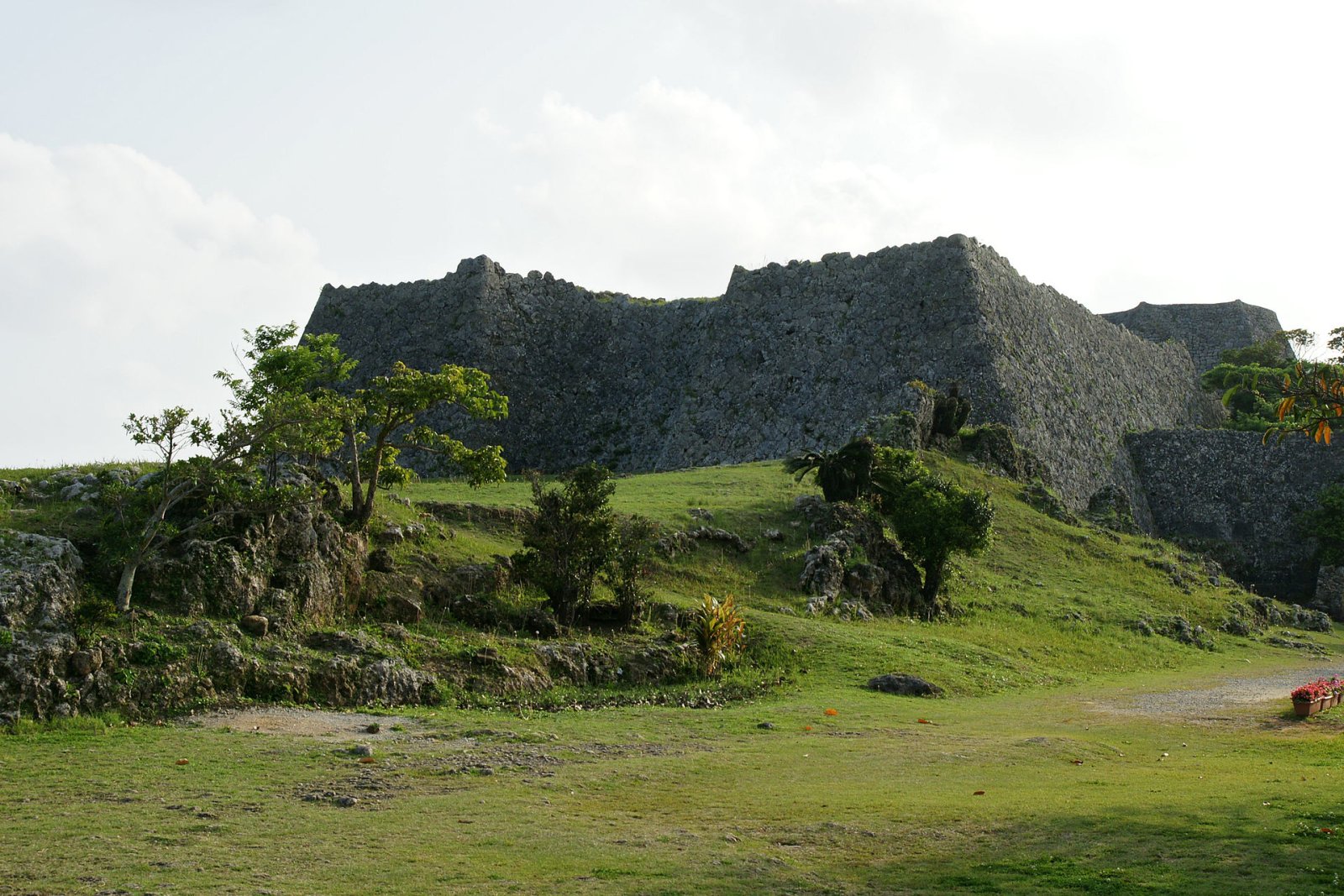 Erkundung des Nakagusuku-Schlosses: Ein Schatz von Okinawa - Nakagusuku | Secret World Trip Planner