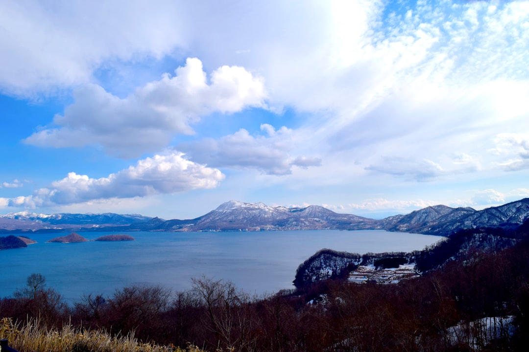 Découvrez le lac Toya : un bijou de la nature au Japon - Toyako | Secret World Trip Planner