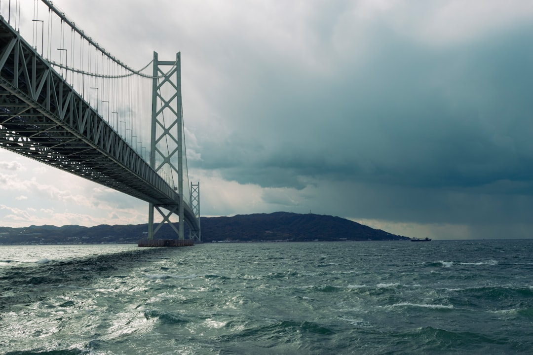 Découvrez le Pont Akashi Kaikyo : un chef-d'œuvre d'ingénierie à Kobe - Awaji | Secret World Trip Planner