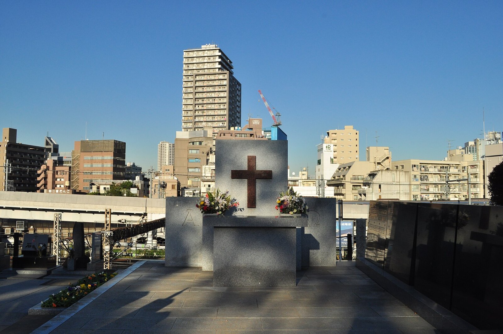 Cimetière de Yanaka : Un Voyage dans l'Histoire de Tokyo - Bunkyo City | Secret World Trip Planner