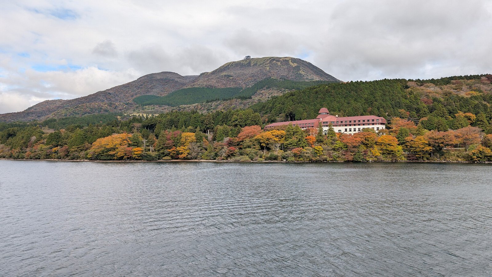Entdecken Sie den Ashi-See: Ein Naturjuwel im Herzen Japans - Hakone | Secret World Trip Planner