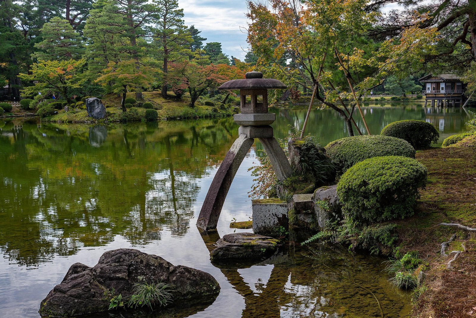 Scopri il Giardino Kenroku-en: Un Paradiso Naturale a Kanazawa - Kanazawa | Secret World Trip Planner