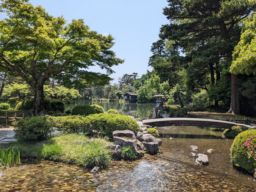 Scopri il Giardino Kenroku-en: Un Paradiso Naturale a Kanazawa - Kanazawa | Secret World Trip Planner