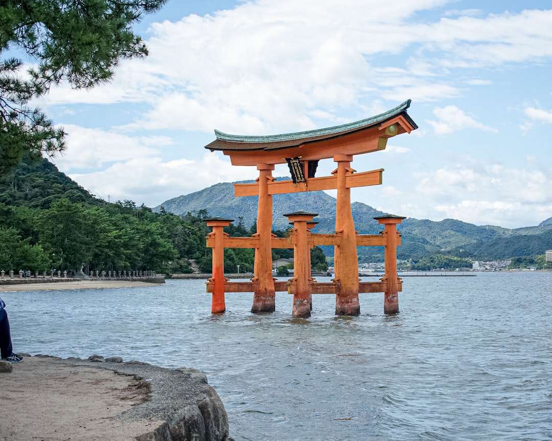 Scopri il Santuario di Itsukushima: un tesoro culturale in Giappone - Hatsukaichi | Secret World Trip Planner