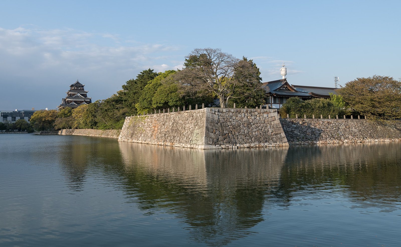 Exploration du Château de Hiroshima : Histoire et Culture - Hiroshima | Secret World Trip Planner