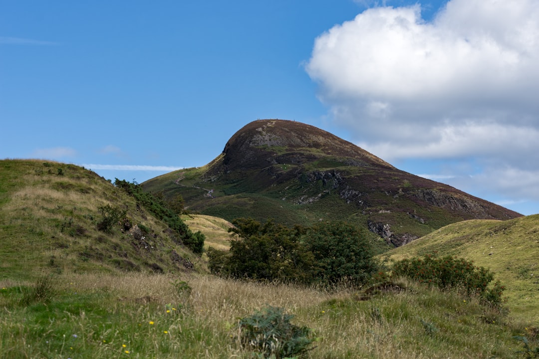 Cairnpapple Hill: Un Viaggio nel Passato Preistorico della Scozia - W9HG+4V Bathgate | Secret World Trip Planner